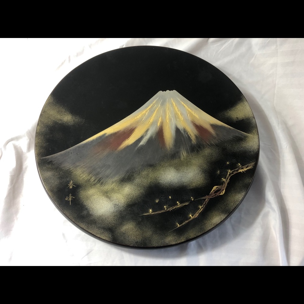 Japanese lacquerware plaque. Signed view. MT FUJI